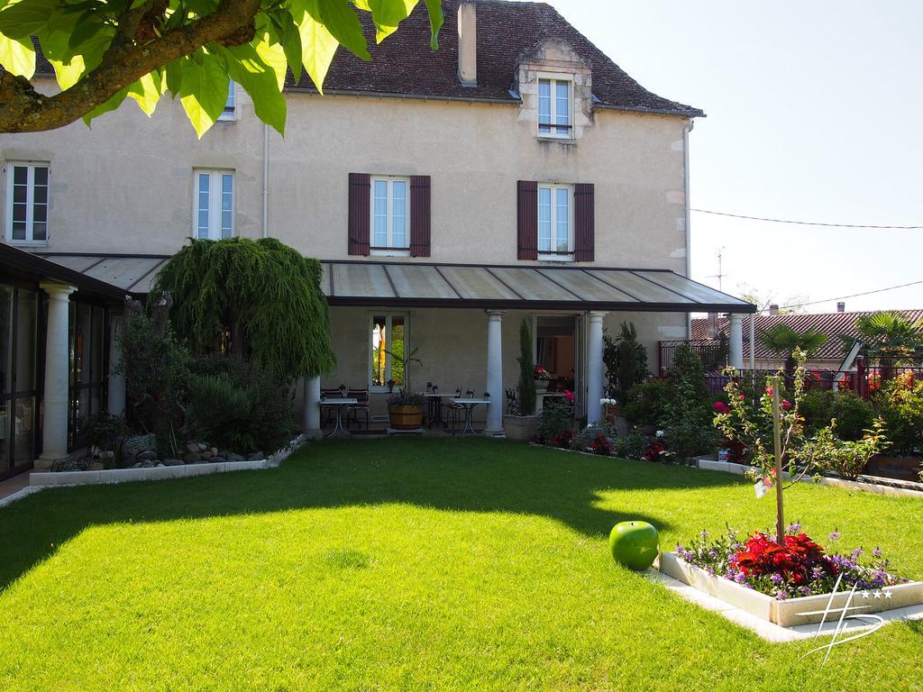 Logis Hostellerie Des Ducs Duras Exterior photo